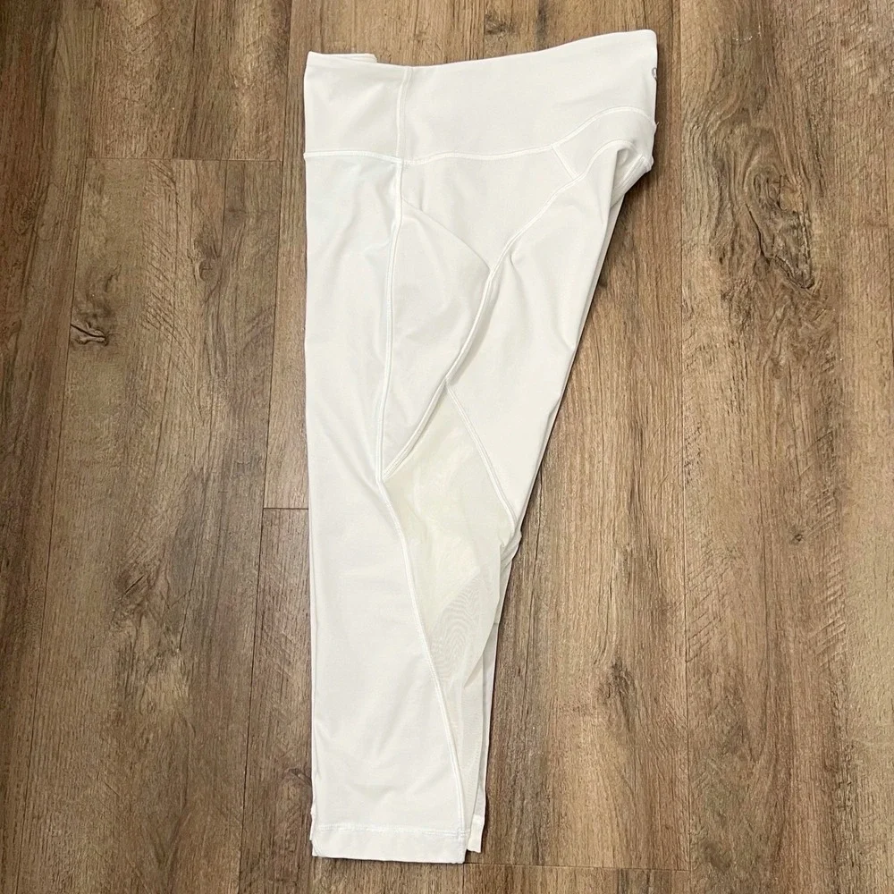 Lululemon Women's Sweat Your Heart Out‎ Crop Leggings In White Size 10